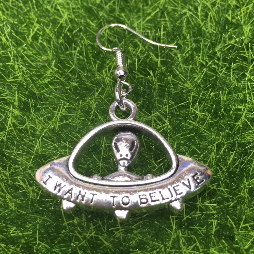 Alien Earrings - Picture 4 of 8